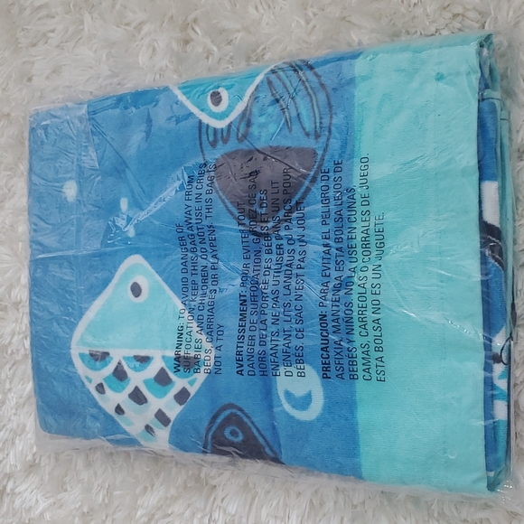 Vera Bradley Beach Towel Go Fish Blue - Picture 2 of 4